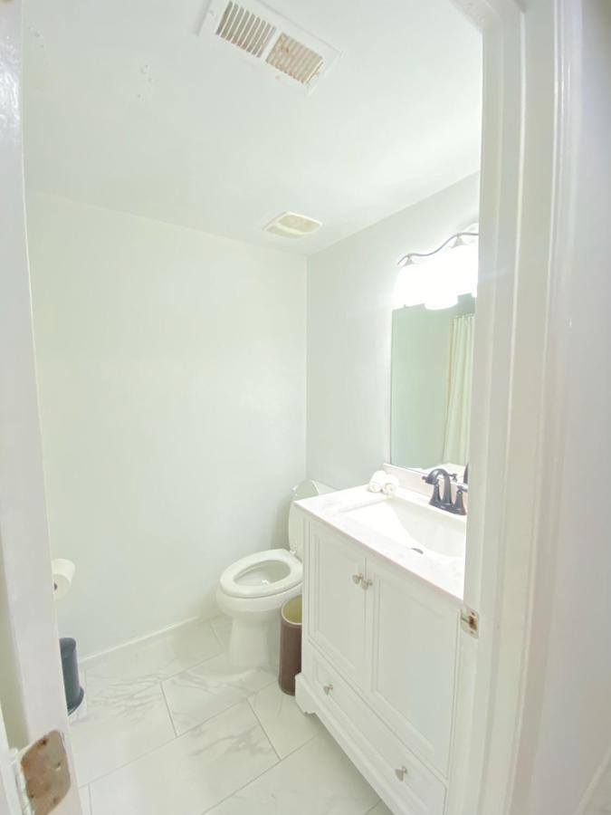 Lovely Remodeled 2Bdrm Basement Home Вашингтон Экстерьер фото