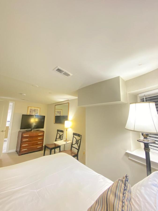 Lovely Remodeled 2Bdrm Basement Home Вашингтон Экстерьер фото