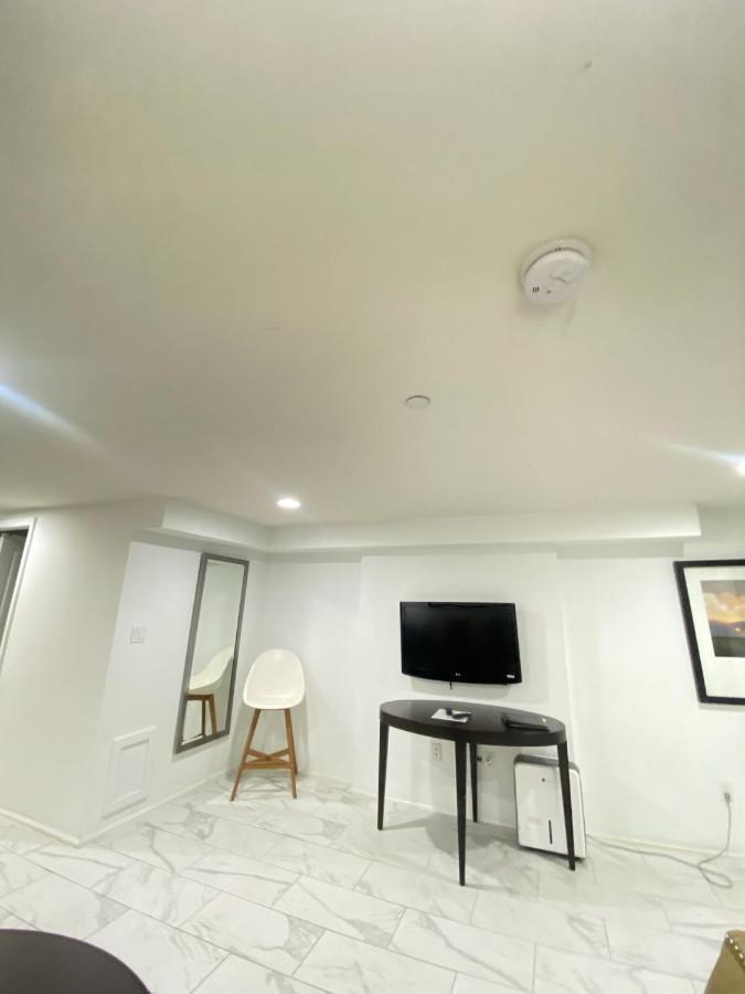 Lovely Remodeled 2Bdrm Basement Home Вашингтон Экстерьер фото